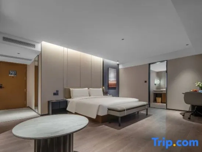Standard Double room with city view