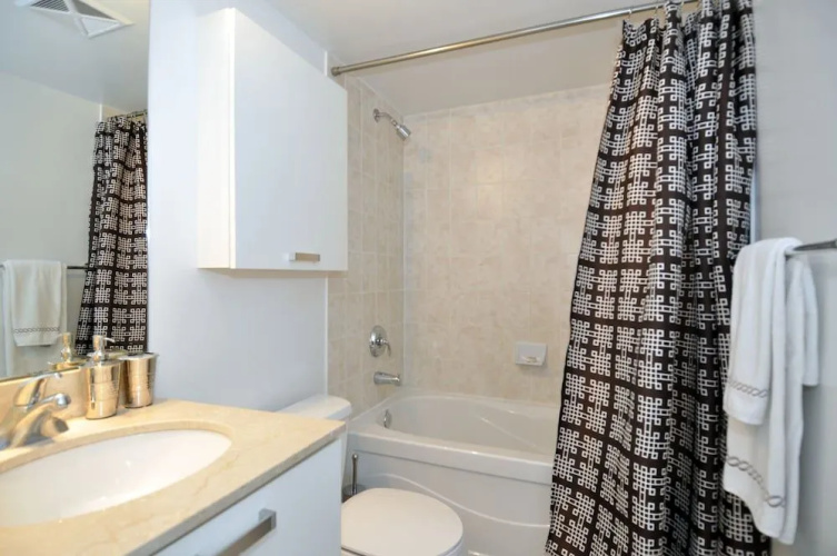 Stunning 1BR Condo Downtown Location