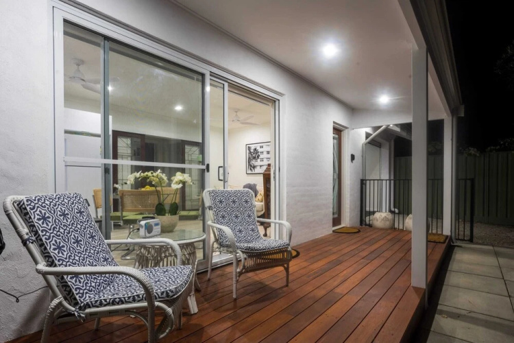 Beautiful Pet Friendly 1BR Cottage With Patio