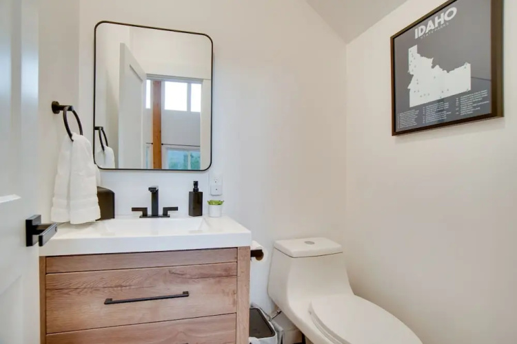 Modern Donnelly Cabin w/ Private Hot Tub