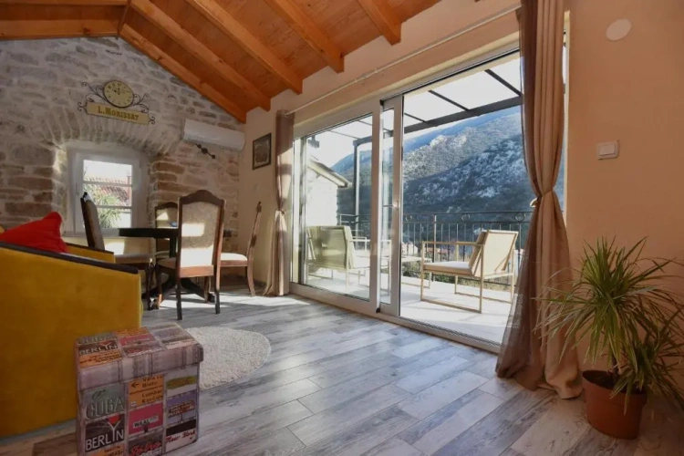 2 Bedrooms Apartment with sea view