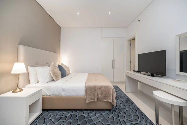 Elegant Studio w/work space and views DAMAC