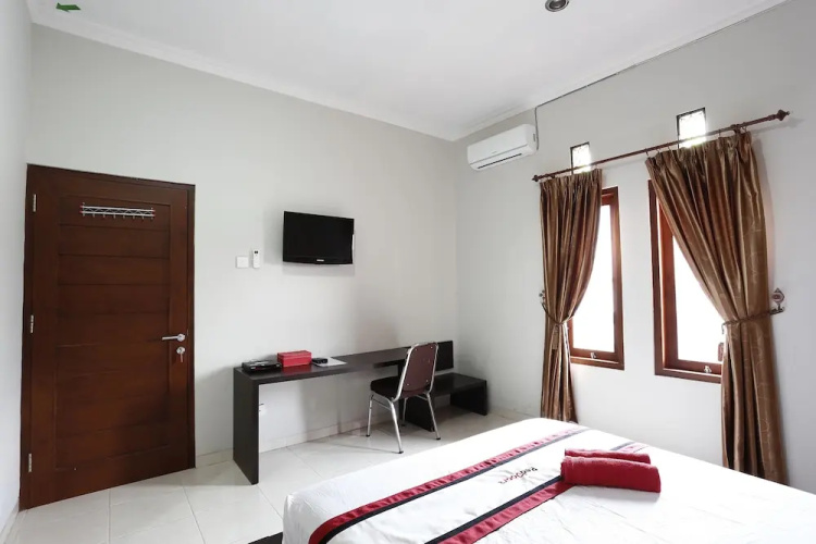 RedDoorz @ Jalan Damai