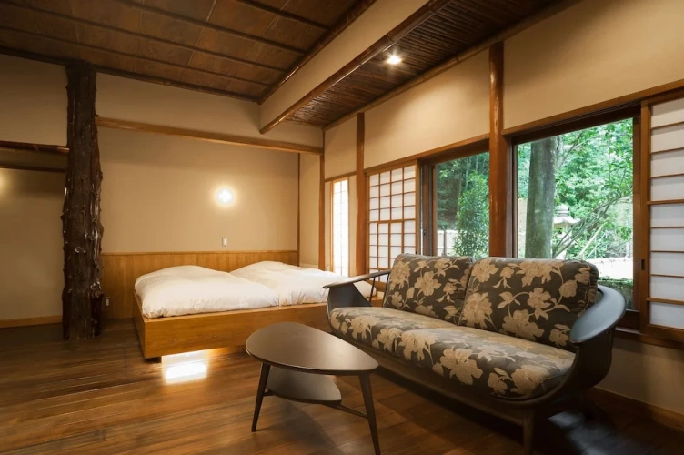 Economy Twin Basement room