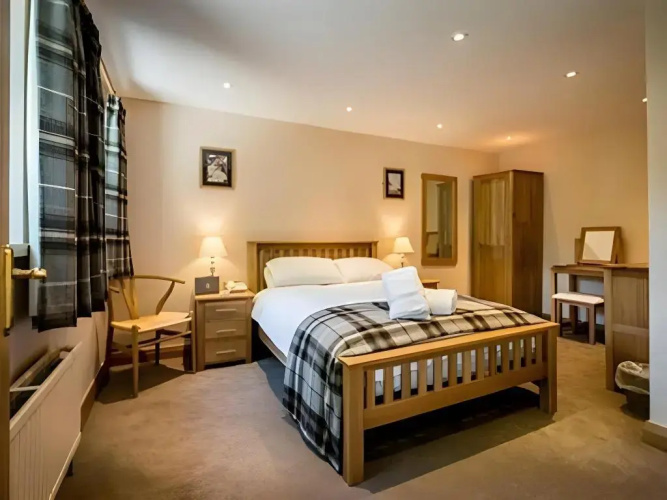 Three Acres Inn & Restaurant