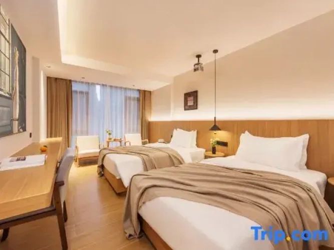 Standard Twin room with garden view