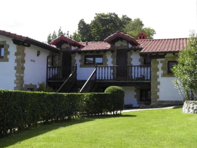 3 Bedrooms Cottage