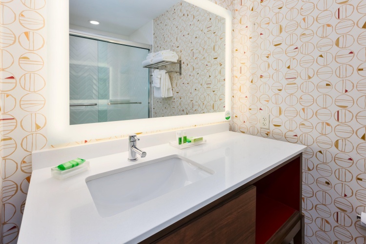 Holiday Inn & Suites Toledo Southwest - Perrysburg photo 10
