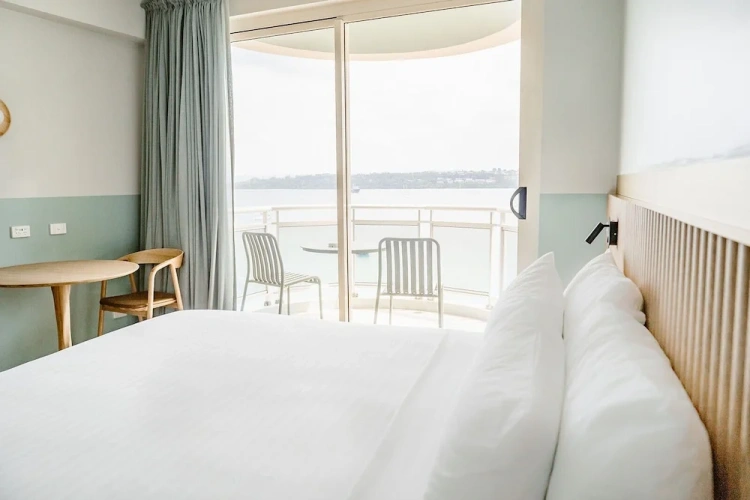 Deluxe room with balcony and with harbour view