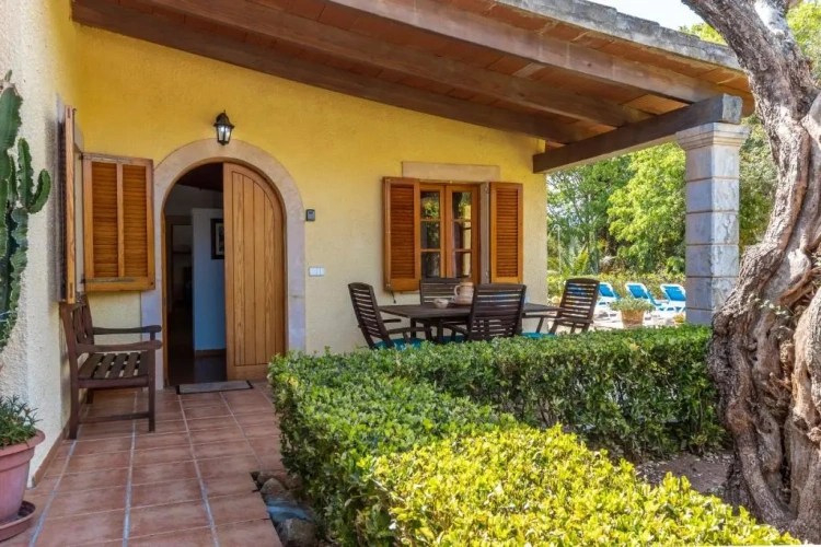 3 Bedrooms Cottage
