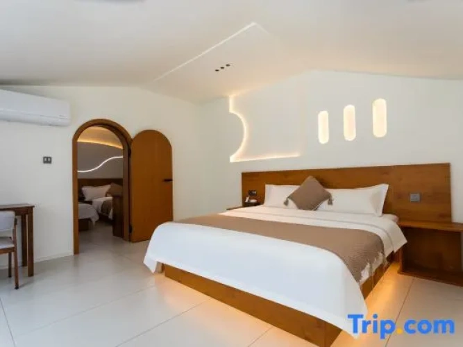 2 Bedrooms Quadruple Family Suite with mountain view