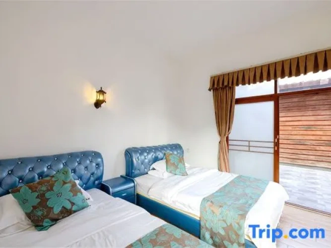 4 Bedrooms Villa