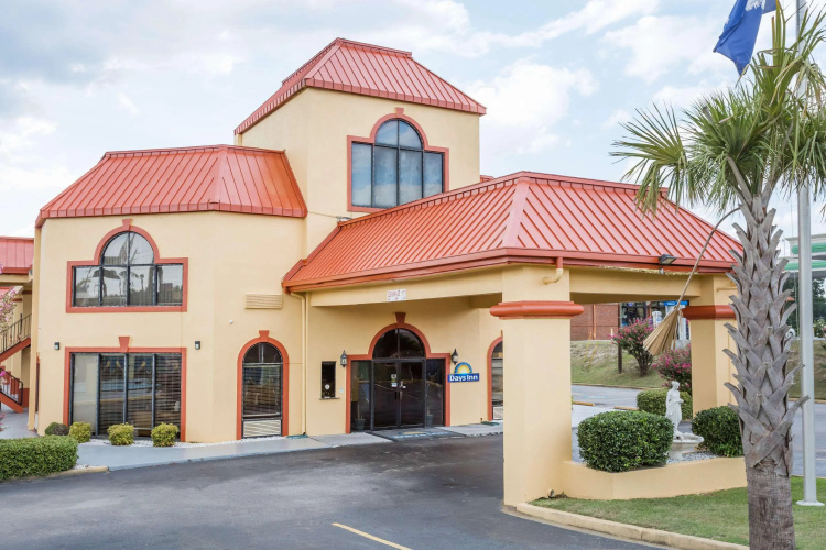 Days Inn By Wyndham Orangeburg - Orangeburg, SC