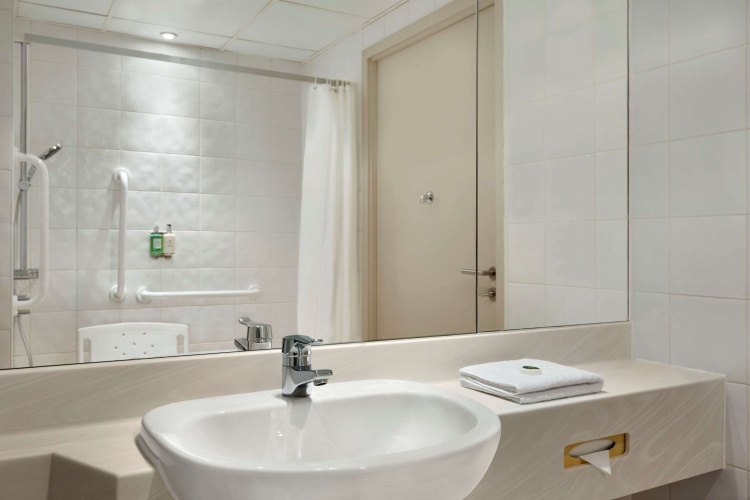Ramada Hotel & Suites by Wyndham Coventry photo 9