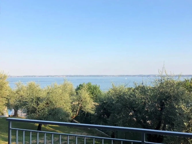 Apartment with lake view