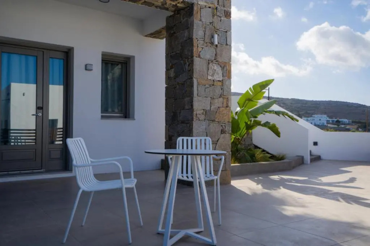 Kouros Blanc Resort & Suites