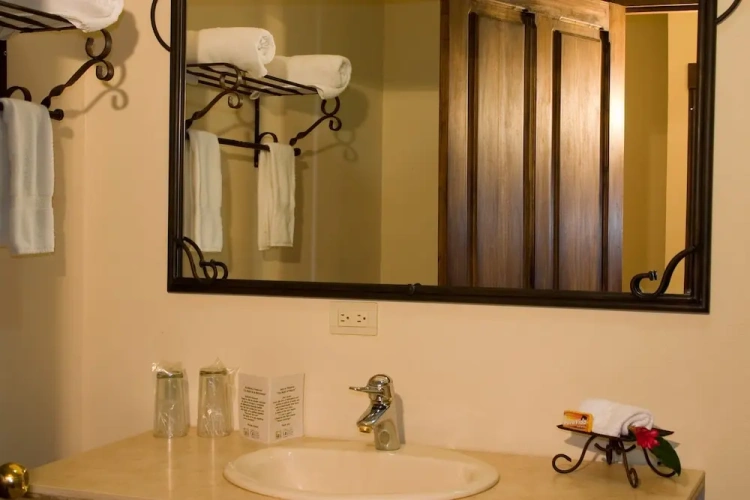 Standard Quadruple room with view