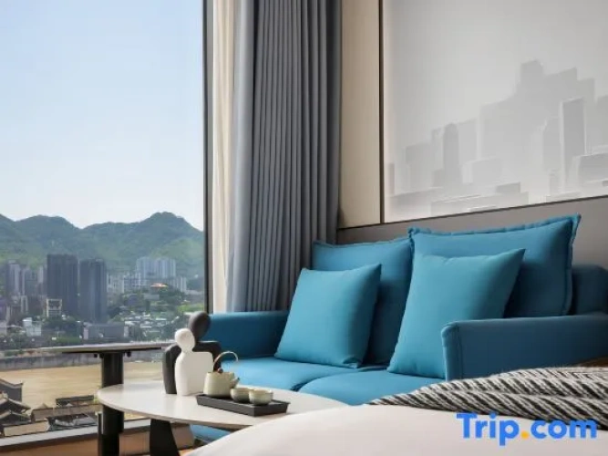 Standard Twin room with river view