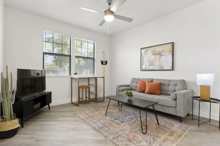 2 Bedrooms Apartment