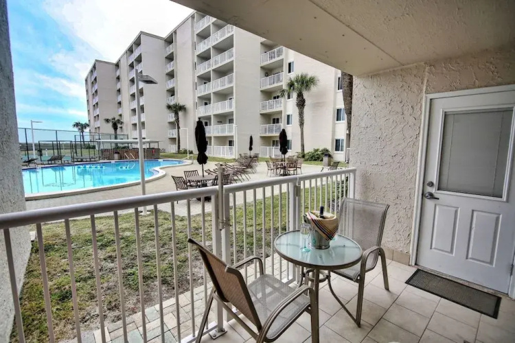 Gulf Shore Condo #113 - 2 Br condo by RedAwning