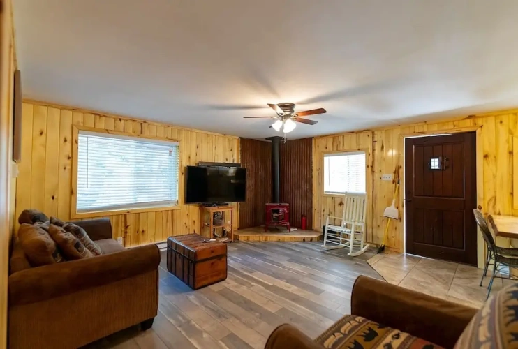 2 Bedrooms Standard Family room with river view