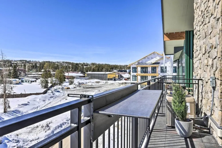 Mountain-view Winter Park Condo w/ Balcony!