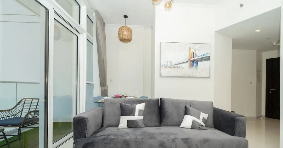Carson Elegant Living in One Bedroom
