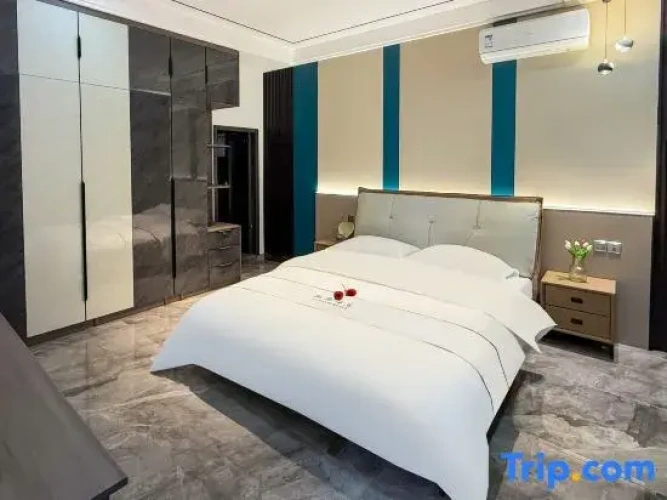 2 Bedrooms Deluxe Suite with lake view