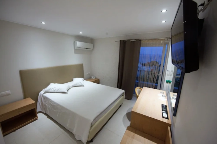 Superior Double room with balcony and with sea view