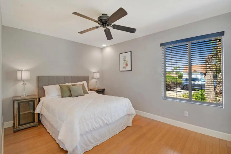 4 bdr, Two Master suite, billiards & desert oasis pool
