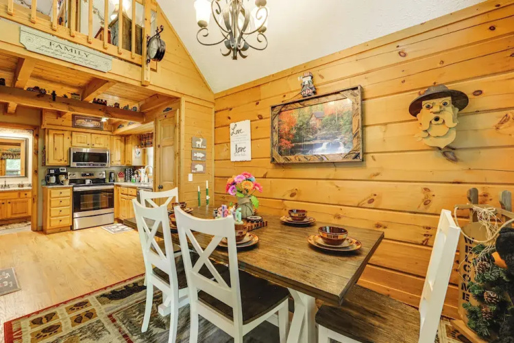 Return to Eden Cabin w/ Hot Tub: 4 Mi to Dollywood