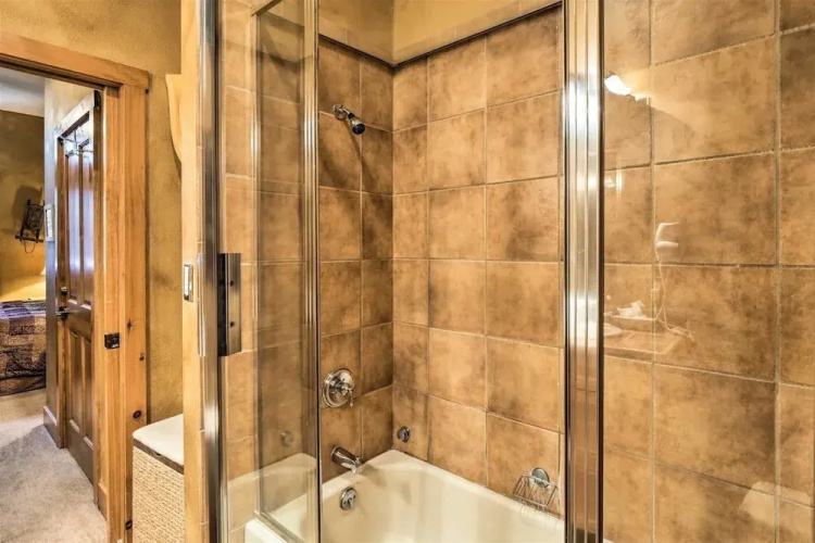 1 Bedroom Condo