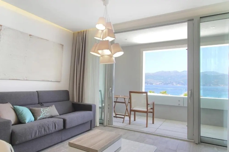 1 Bedroom Suite with balcony and with sea view
