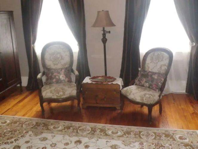 Butterfly Mansion Bed & Breakfast - No Pets Allowed