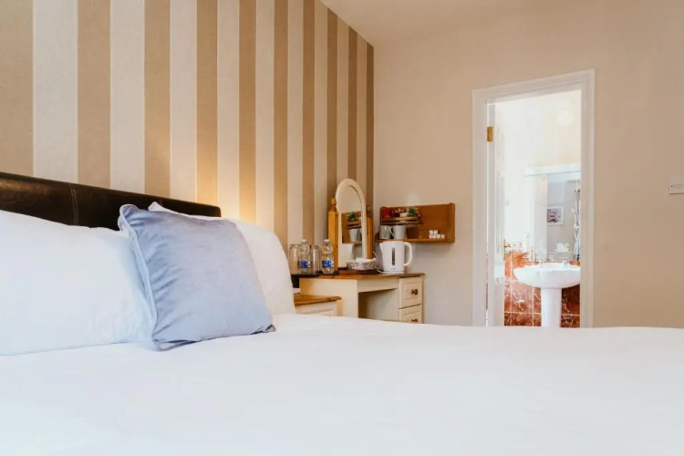 Plougastel House B&B
