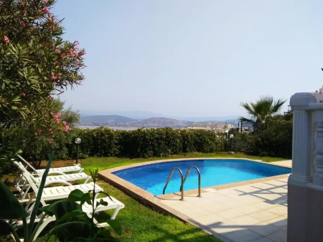 2 Bedrooms Villa