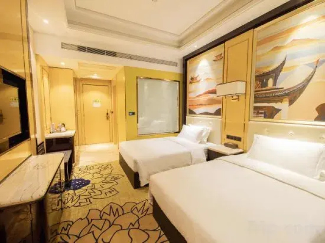 Holiday Islands Hotel