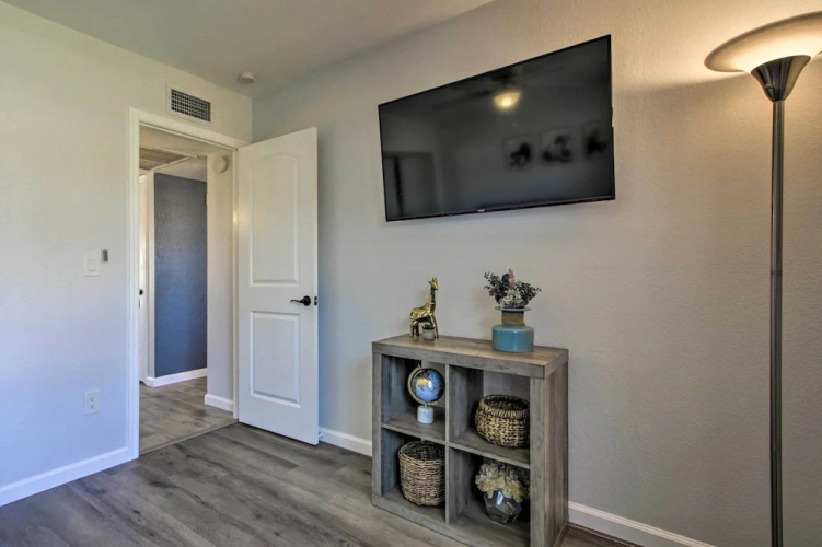 Pet-friendly Scottsdale Oasis w/ Pool & Bbq!