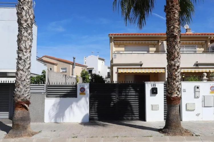 3 Bedrooms Villa