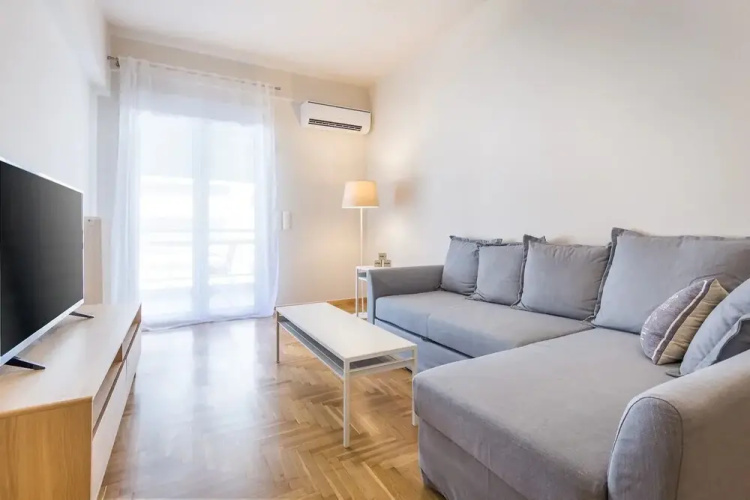 2 bedroom apartment near the Metro