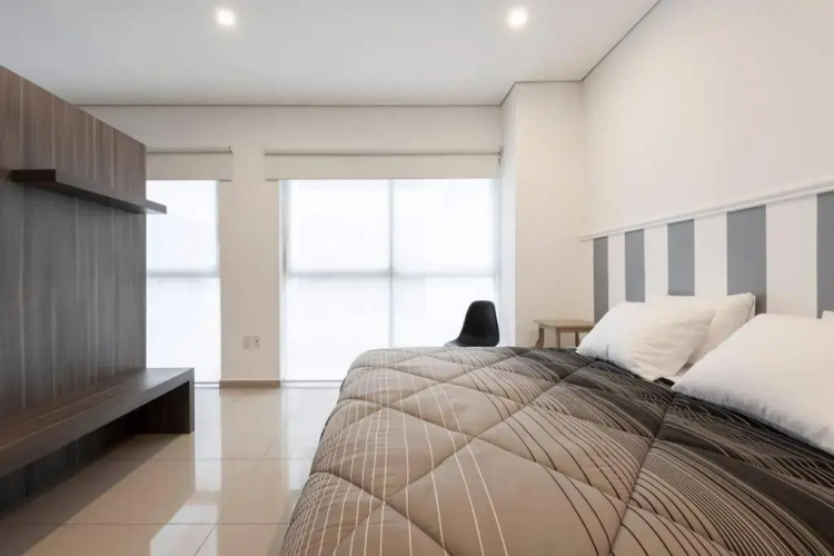 Beautiful loft. King size bed. 150 Mbps internet.