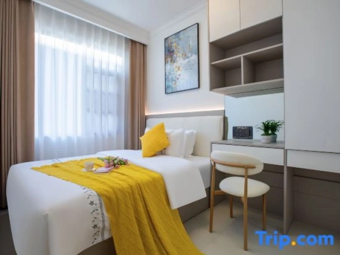 2 Bedrooms Standard Family room