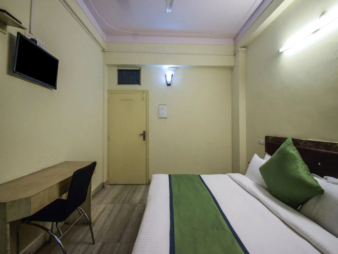 OYO 15212 Hotel Seema