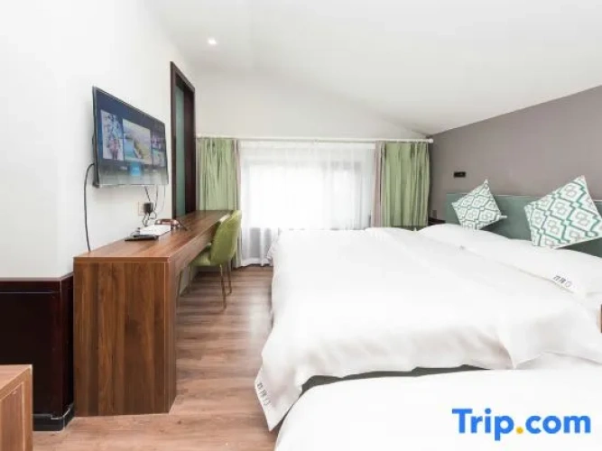 Comfort Triple Family room