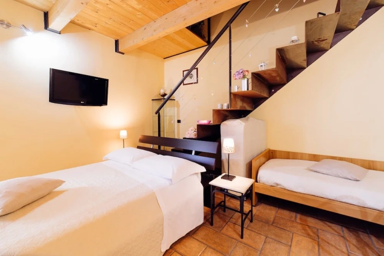 Standard Triple room