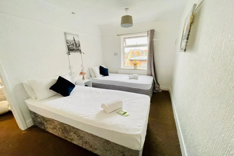 Standard Triple room