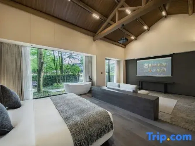 Deluxe Double Villa with lake view