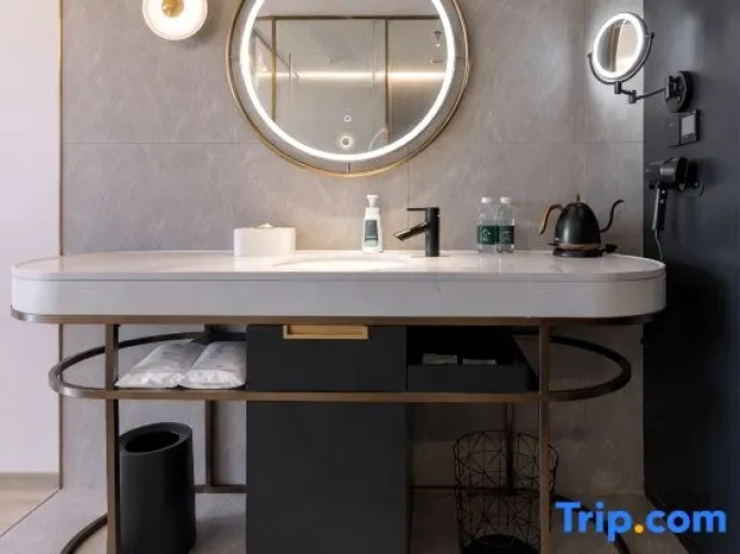 Standard Twin room with balcony