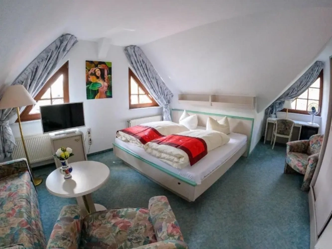 Standard Triple room