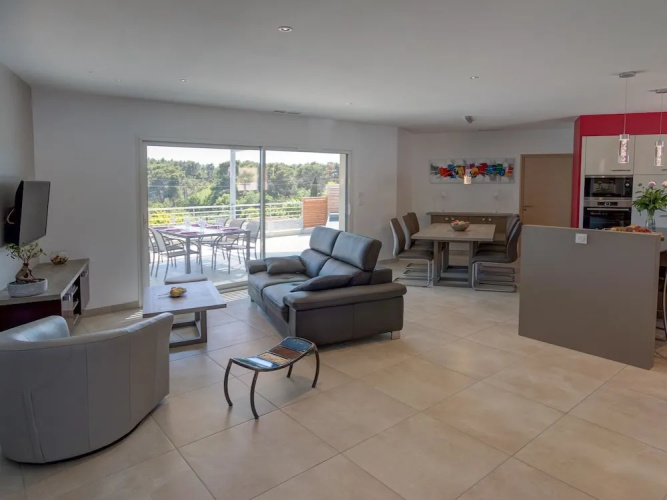 Luxury Villa With Private Pool in Cesseras